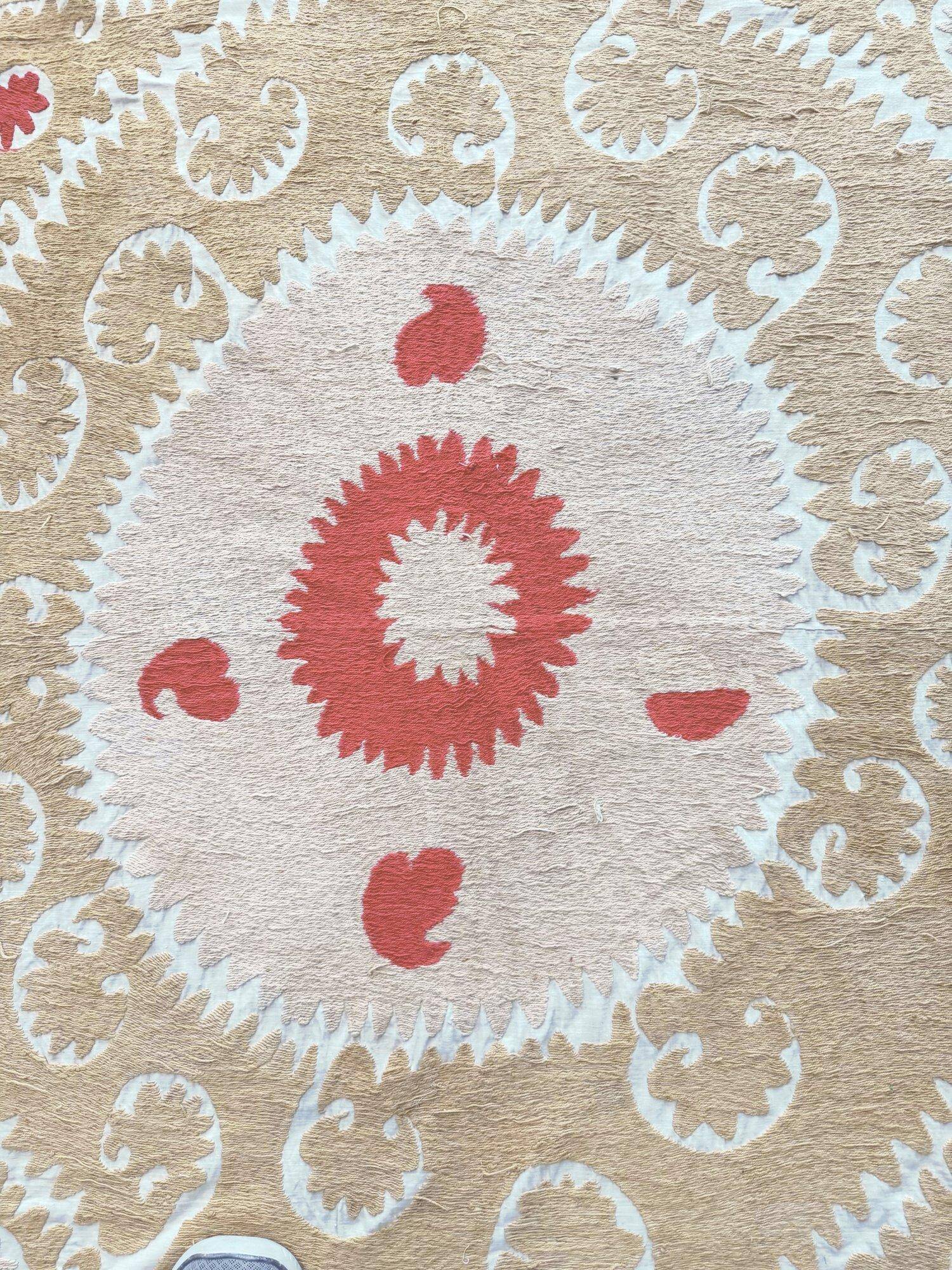 Nappe brodée à la main vintage 130x153 cm