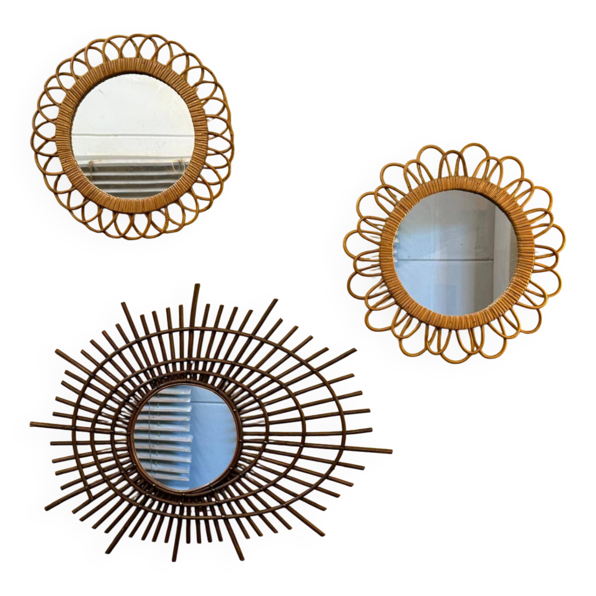 Vintage rattan flower mirror
