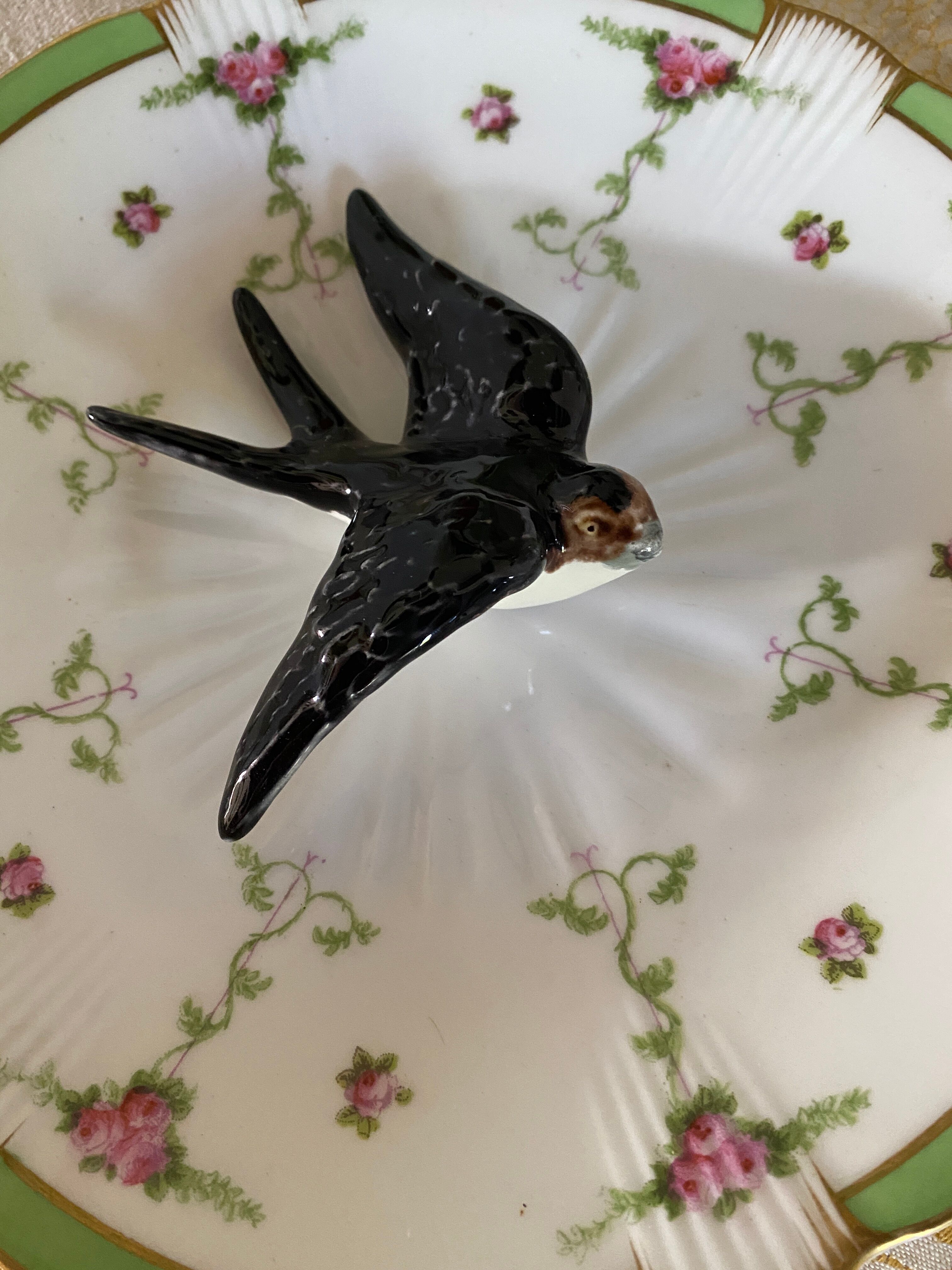 English porcelain cake dish