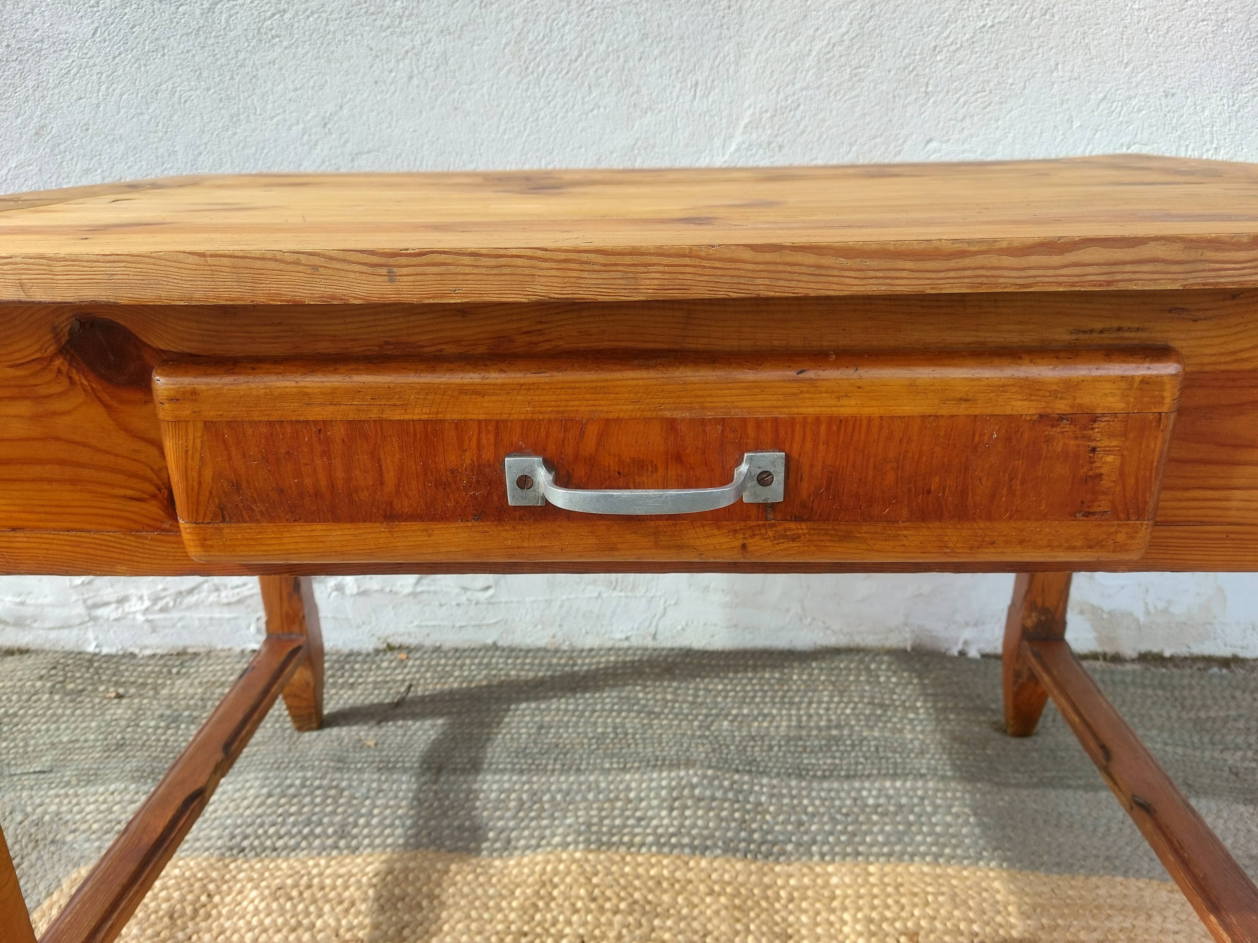 wooden table, bistro, countryside