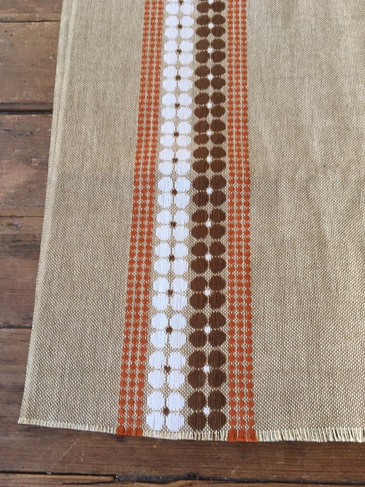 Table path, vintage hanging