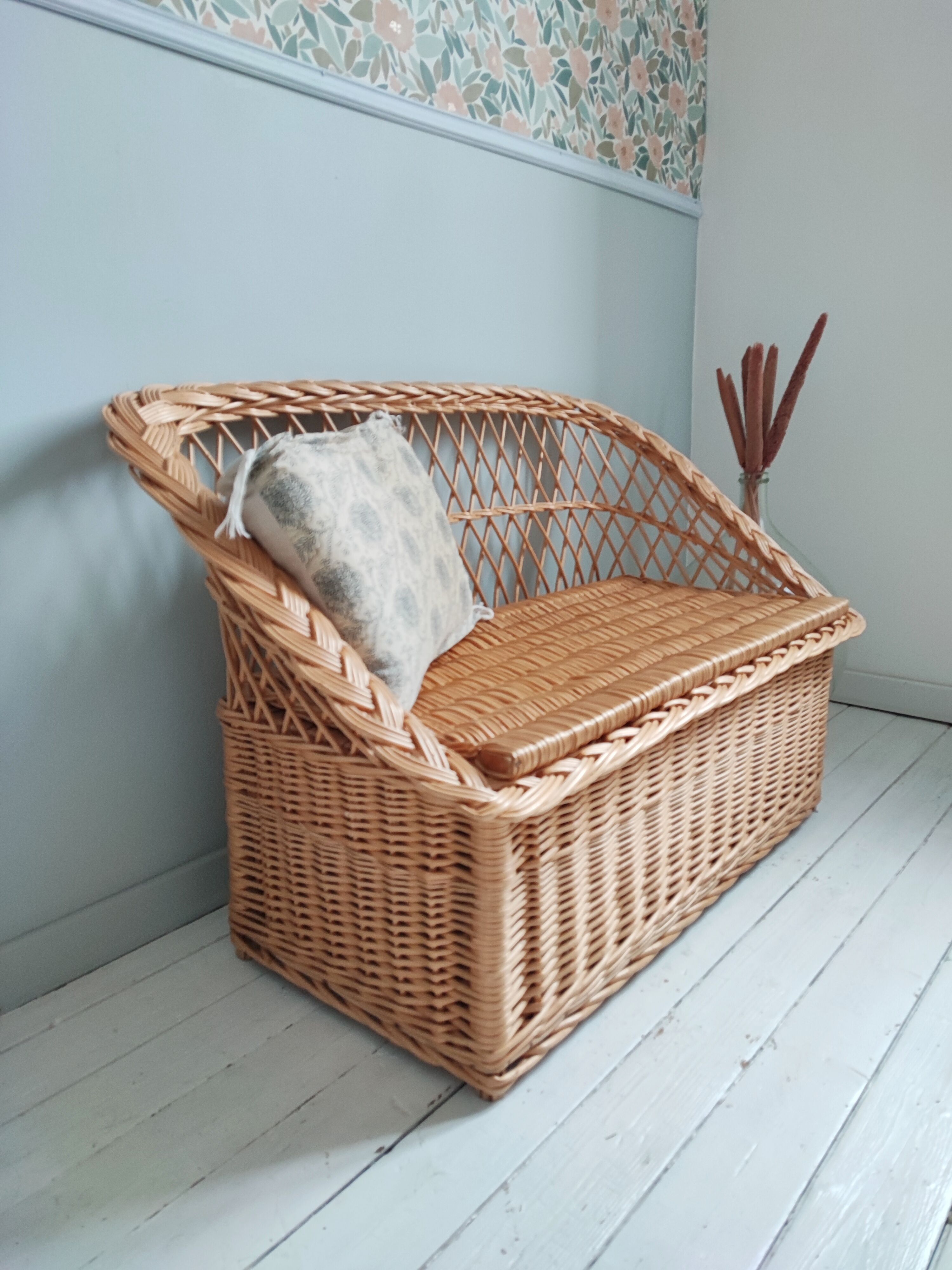 Rattan chest bench