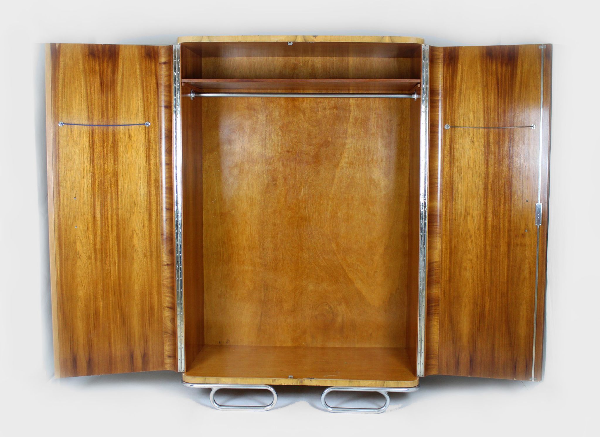 Bauhaus chromed tubular steel wardrobe, 1930s