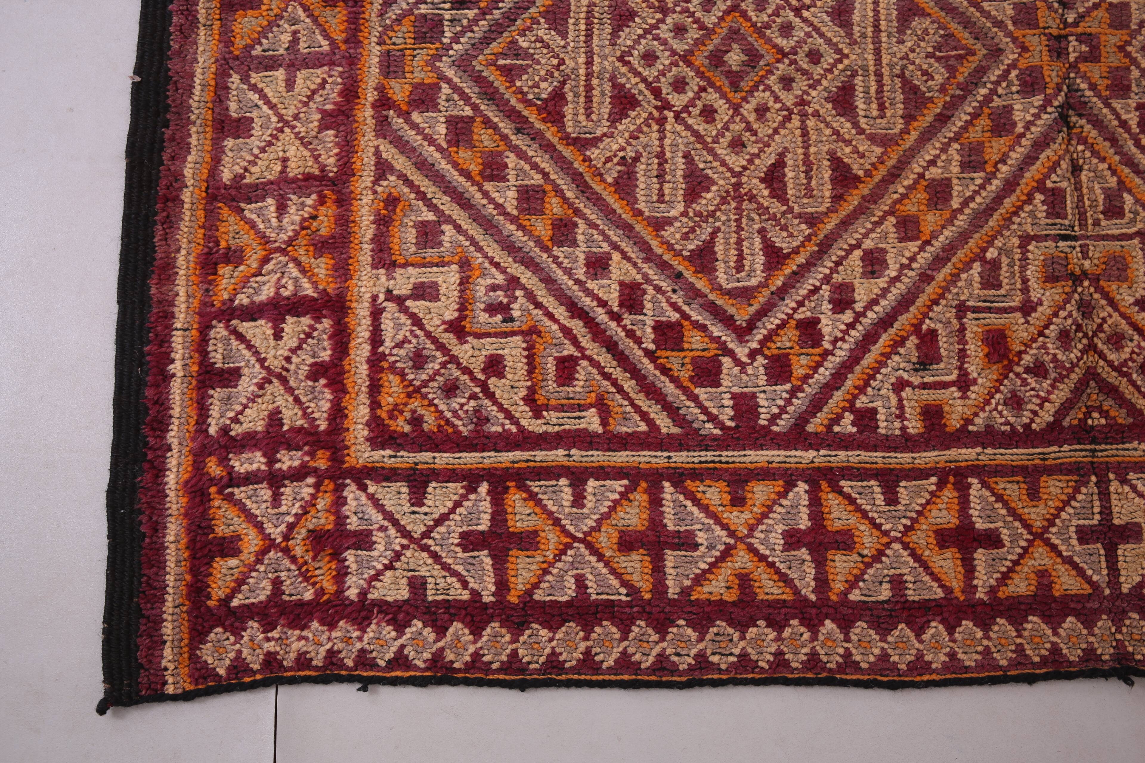 Vintage Beni Mguild Rug 208 x 315 cm - Berber Wool Rug - Moroccan Rug