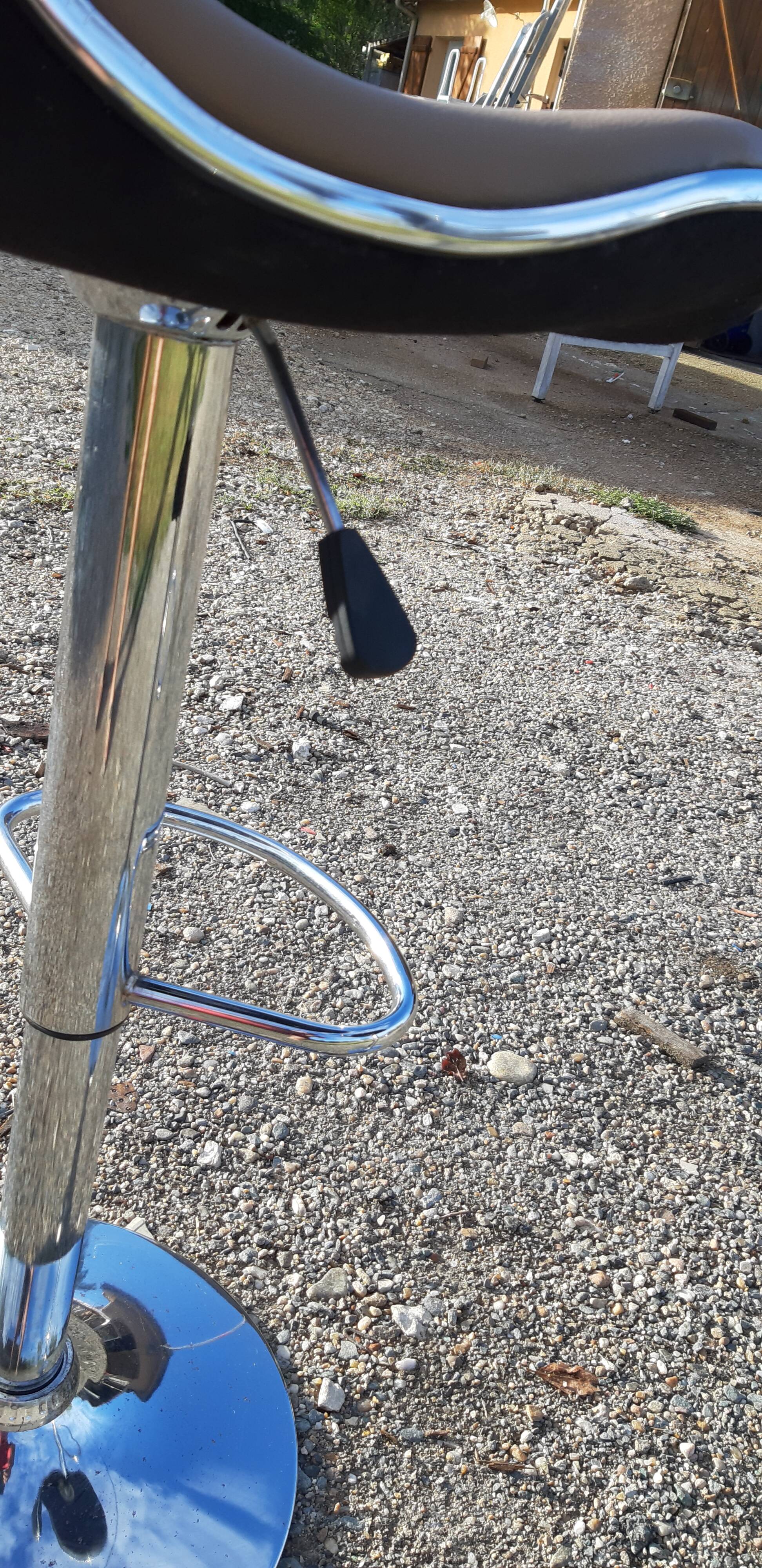 Paire de tabourets de bar vintage chrome et skai