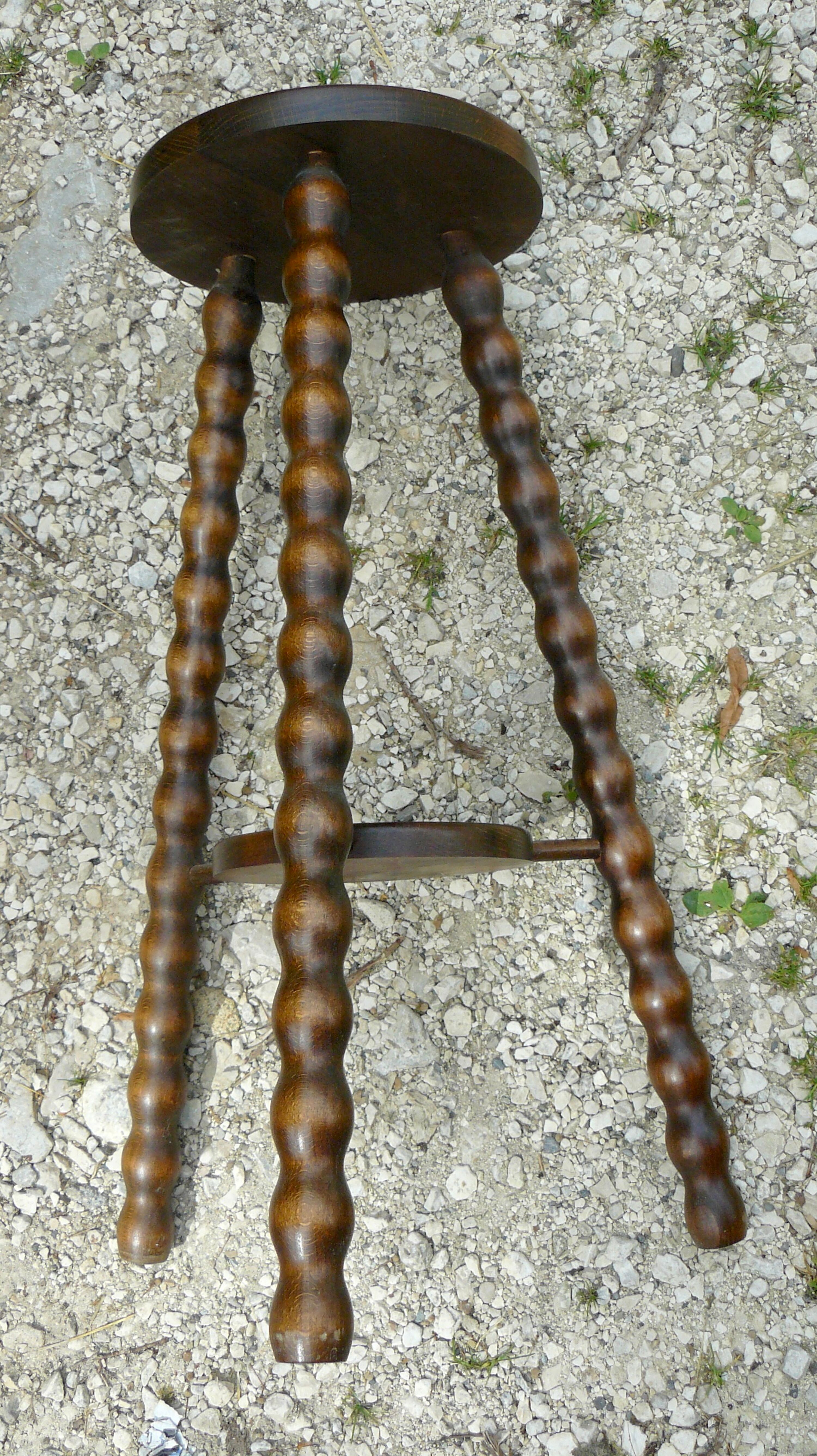 Tripod table with 2 vintage trays 1960 stool