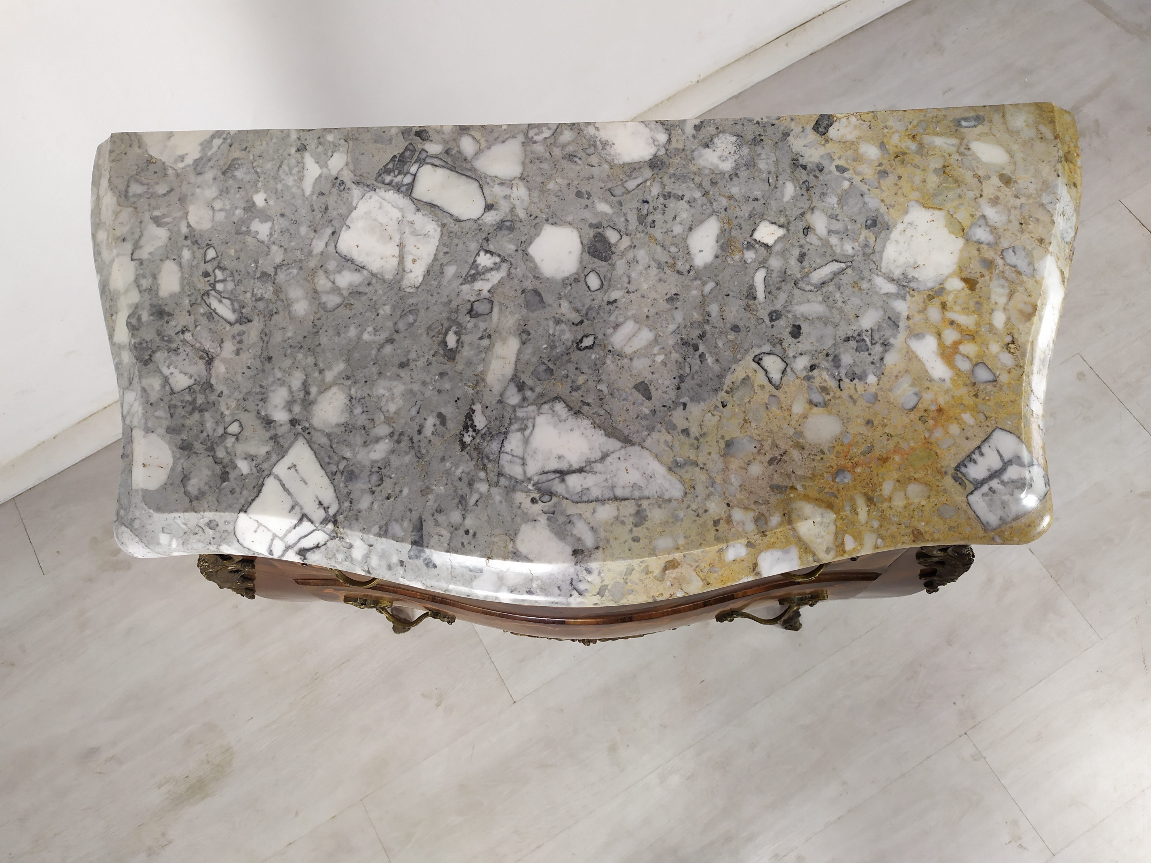 Louis XV curved jumping chest of drawers