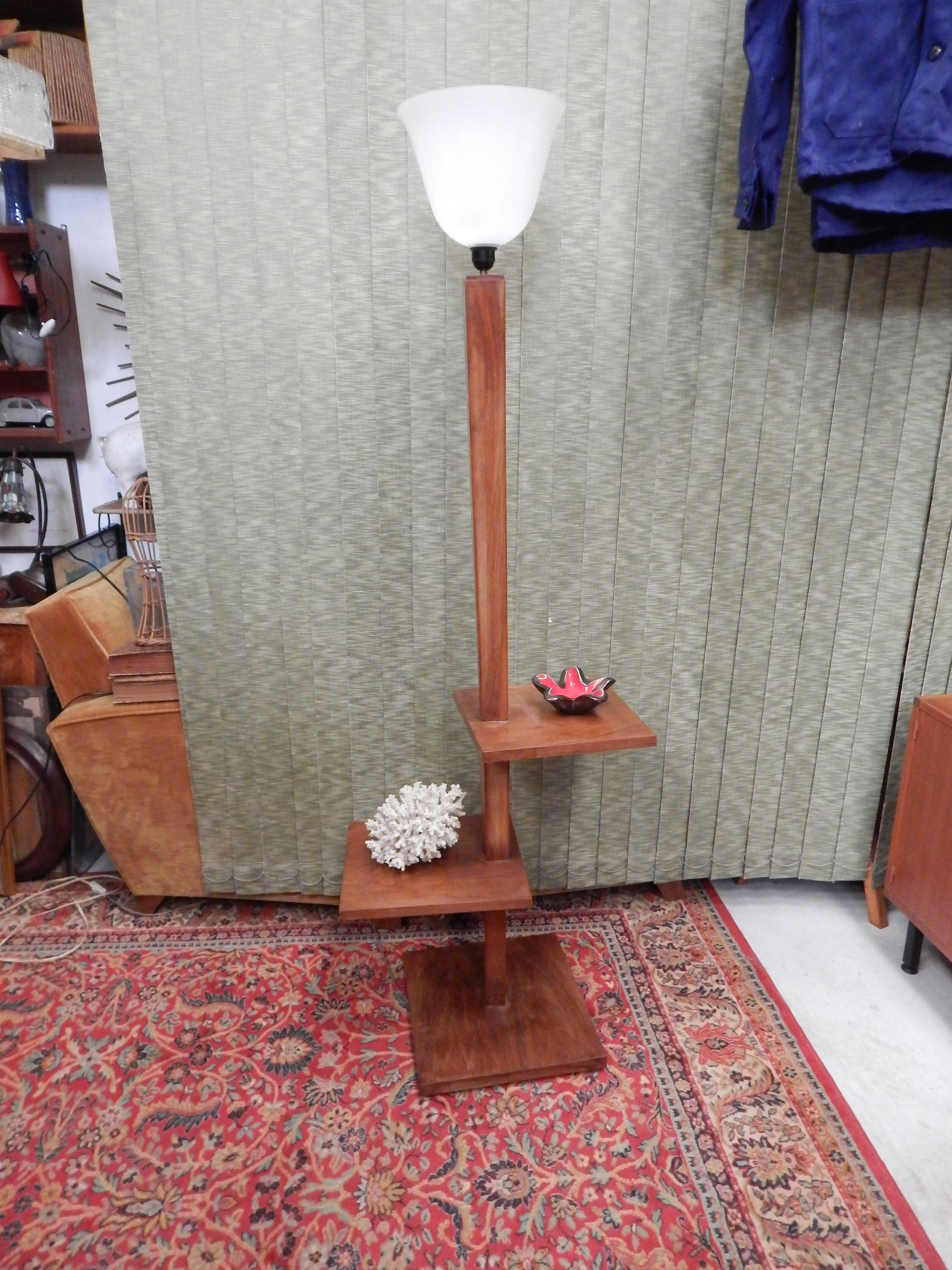 Lampadaire a tablette en palissandre epoque art deco