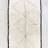Beni Ouarain Moroccan Berber carpet with diamonds engraved in the weft 2.18x1.21m