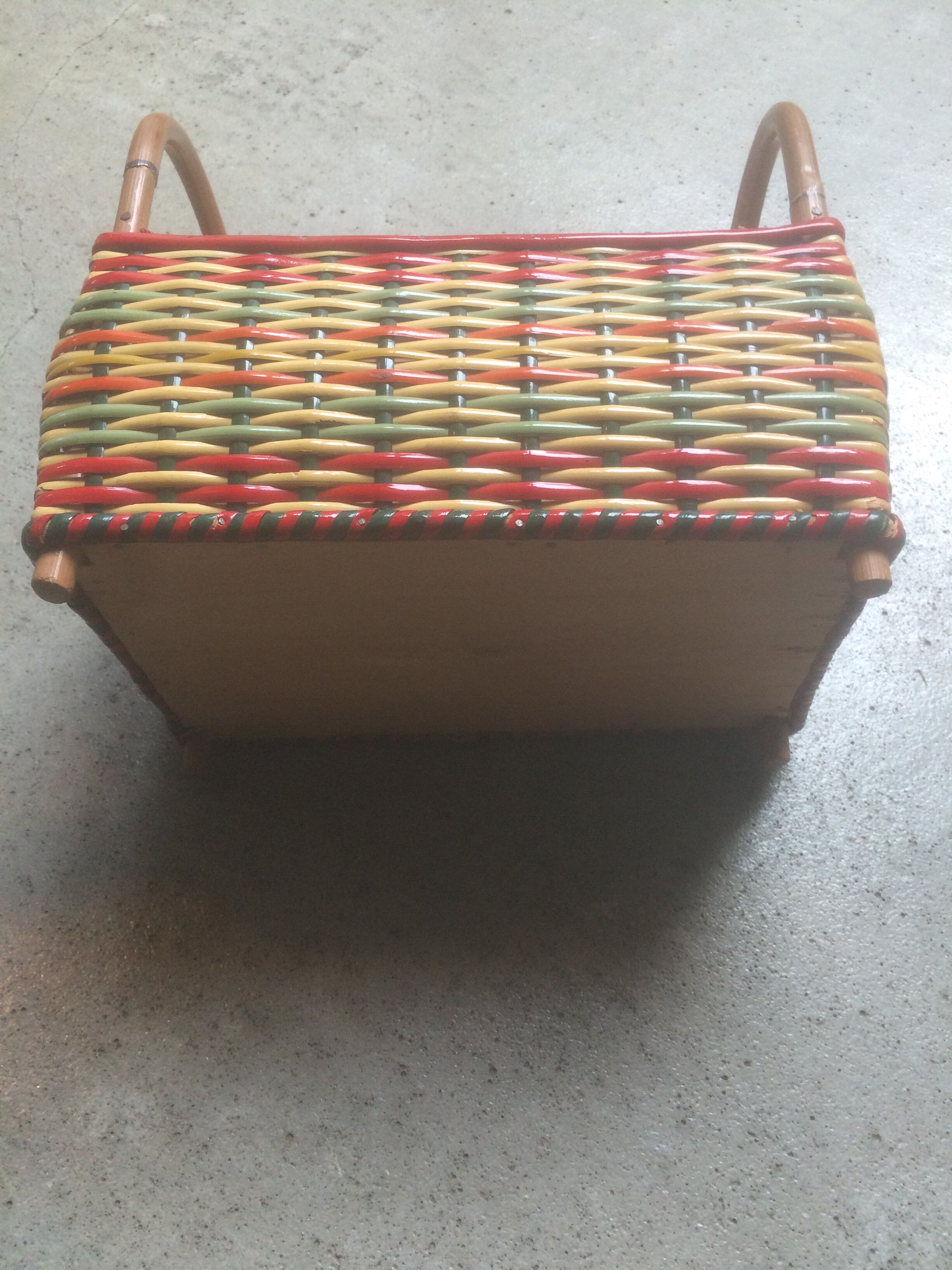 Rattan and scoubidou chest