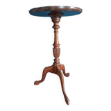 Wooden pedestal table