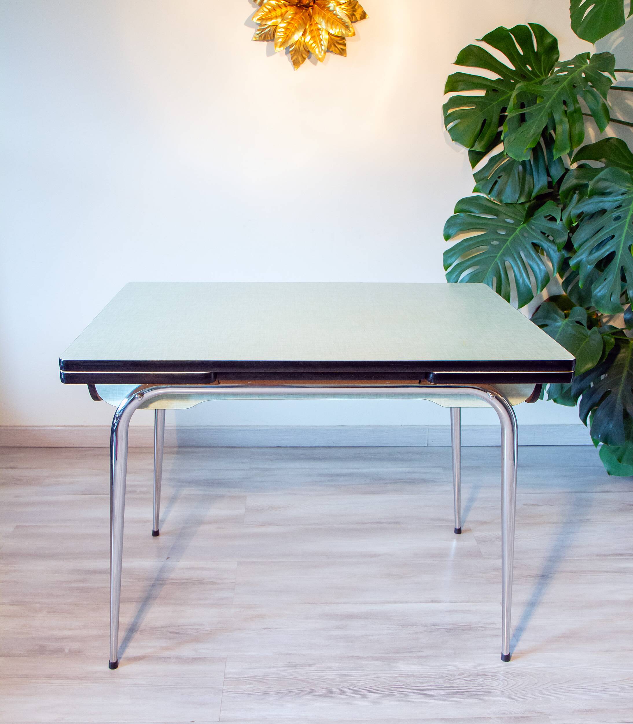 Ensemble table et chaises en formica vert d’eau 1960