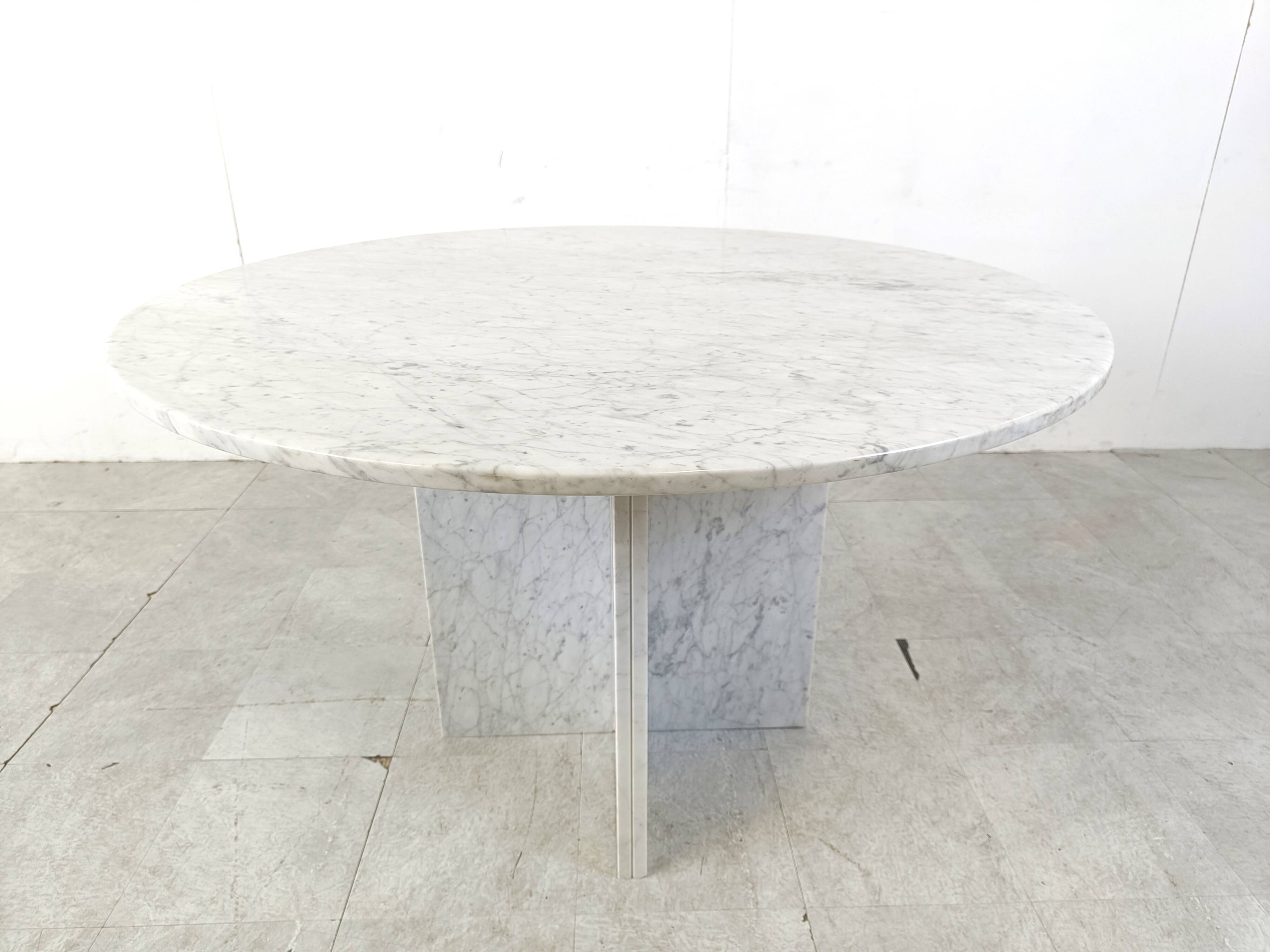 Vintage round White marble dining table 1970s