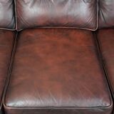 Red 2.5-seater Chesterfield sofa on wheels in English style