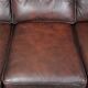 Canapé Chesterfield rouge 2,5 places sur roulettes de style anglais