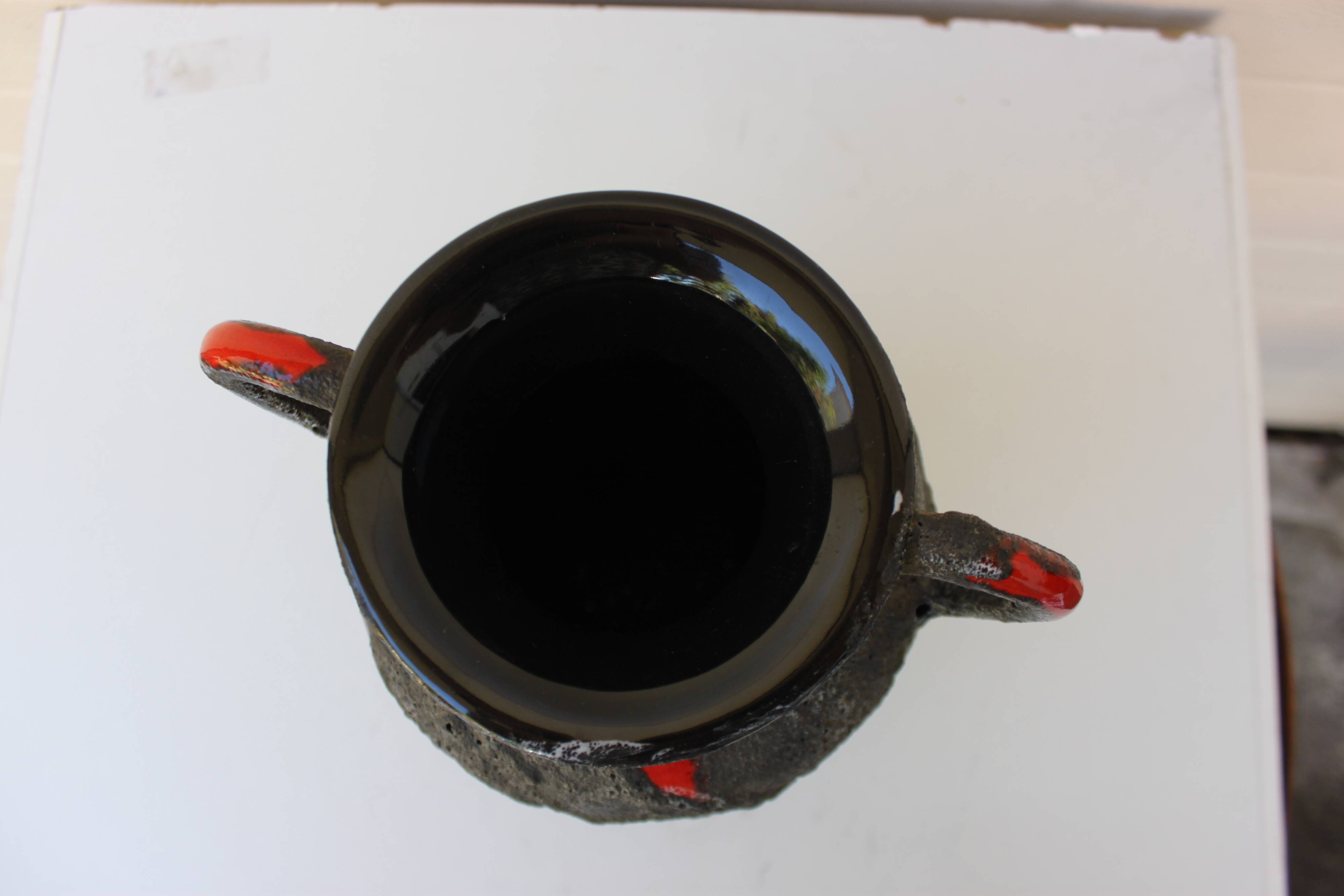 vase 1970 deux anses orange et noir