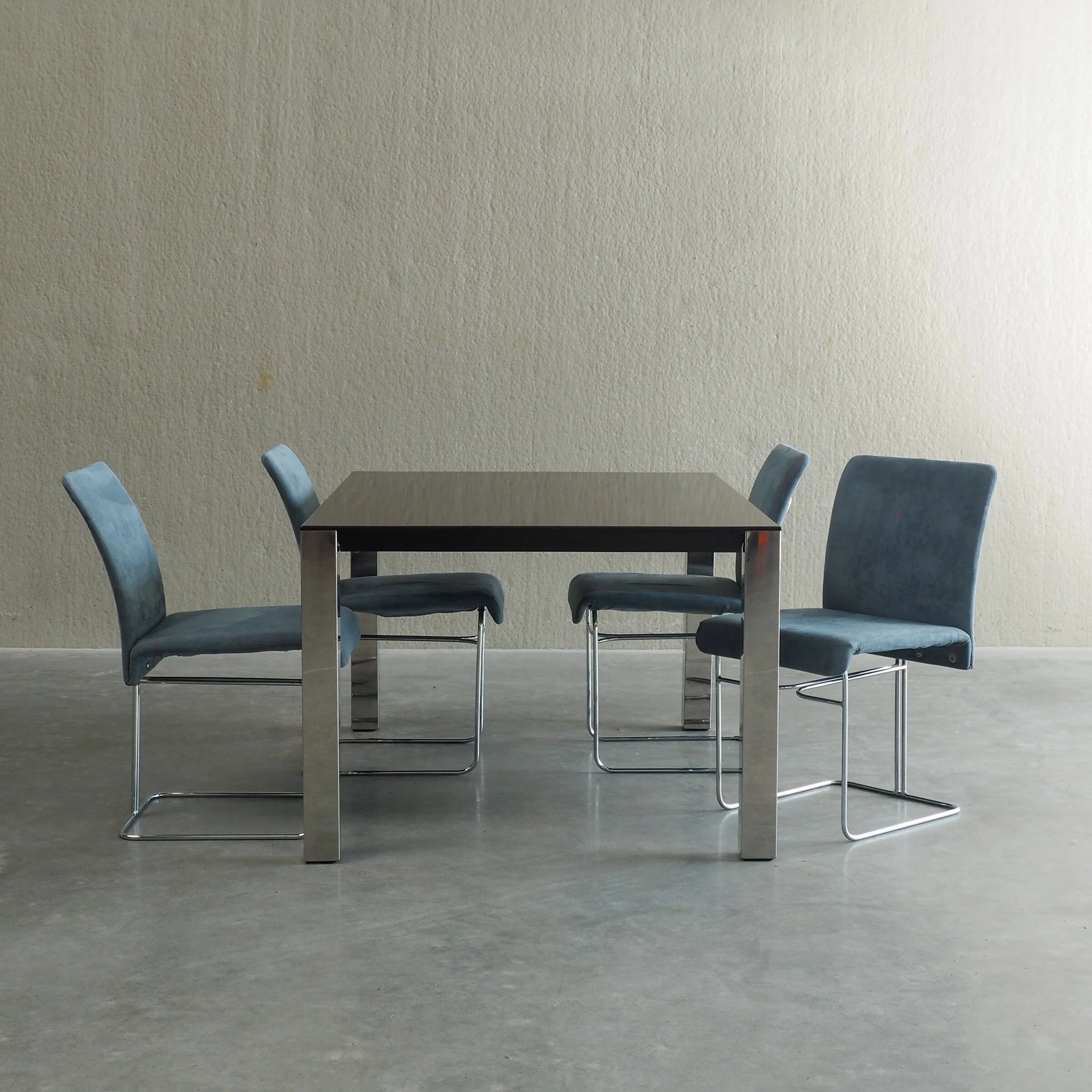 Dining set by Saporiti