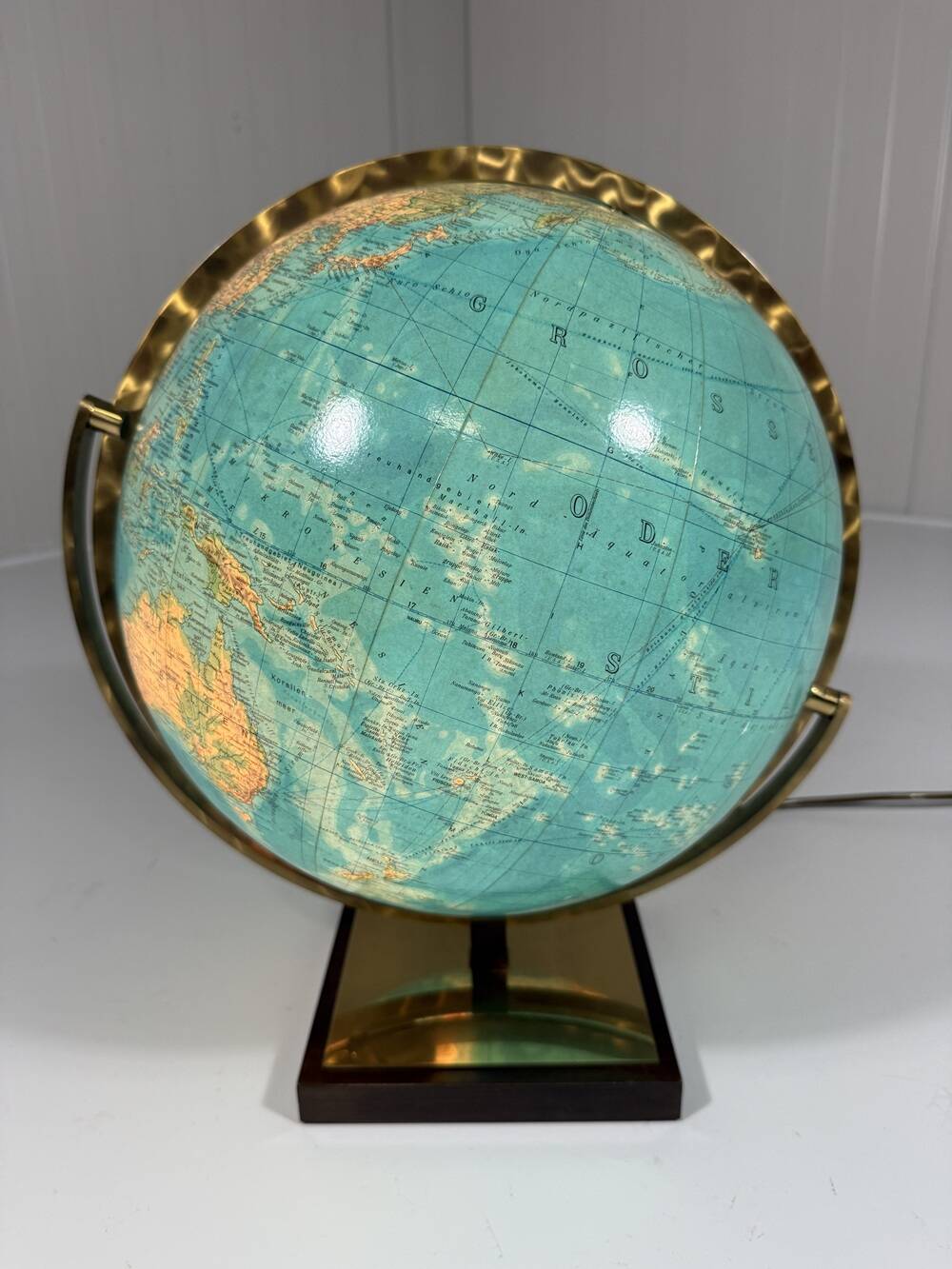 Lampe de table globe Paul Vestergaard Columbus Verlag Allemagne