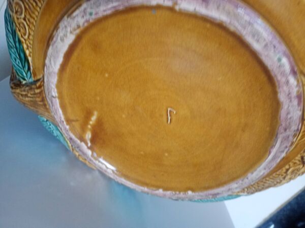 Grand cache-pot ou jardinière aux fleurs de marronnier - Barbotine