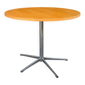 Round table with a wooden top and chrome metal legs from the 70s/80s.