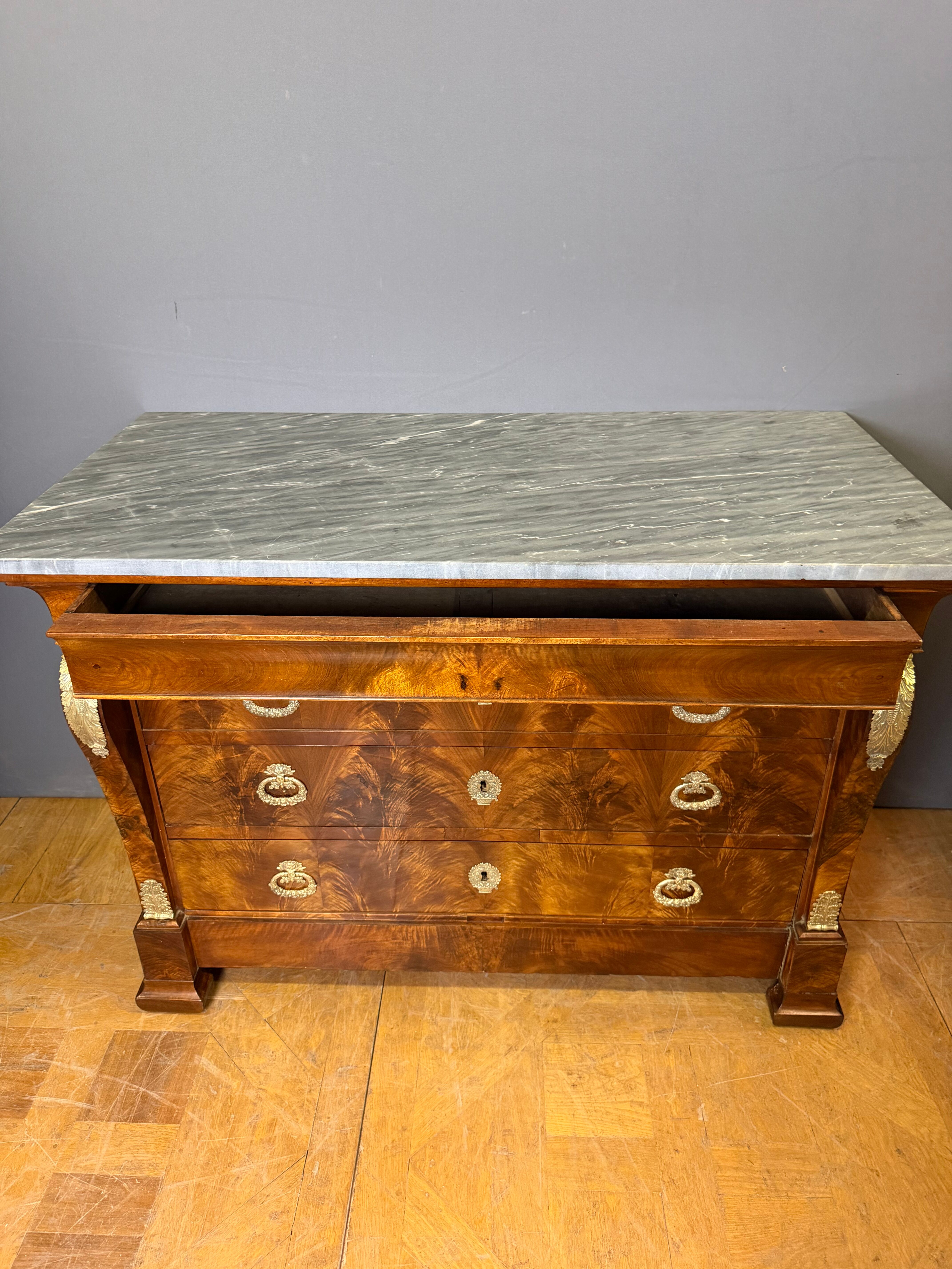 commode d'époque Restauration à Crosses