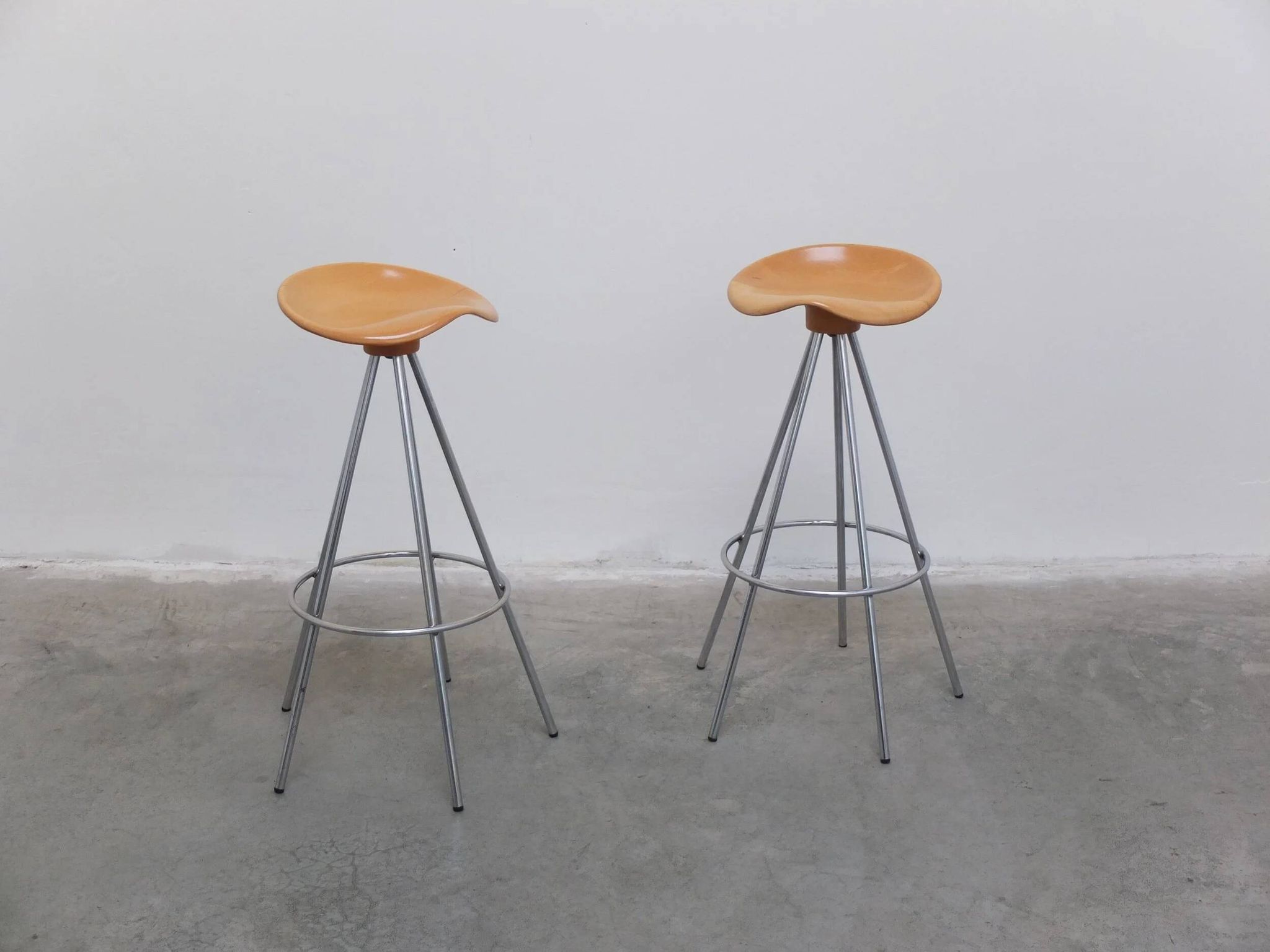 Pair of 'Jamaica' swivel bar stools by Pepe Cortès for BD Barcelona, 1990s