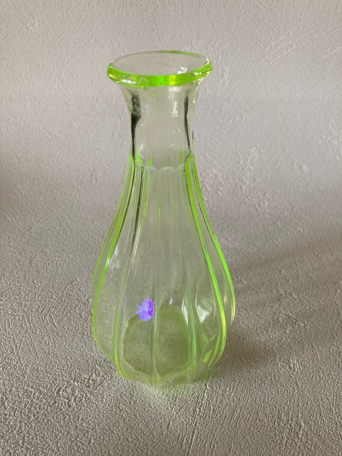 Small uraline carafe