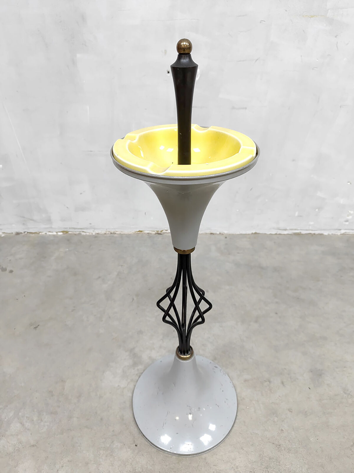 Vintage ceramic standing ashtray sixties ‘mellow yellow’