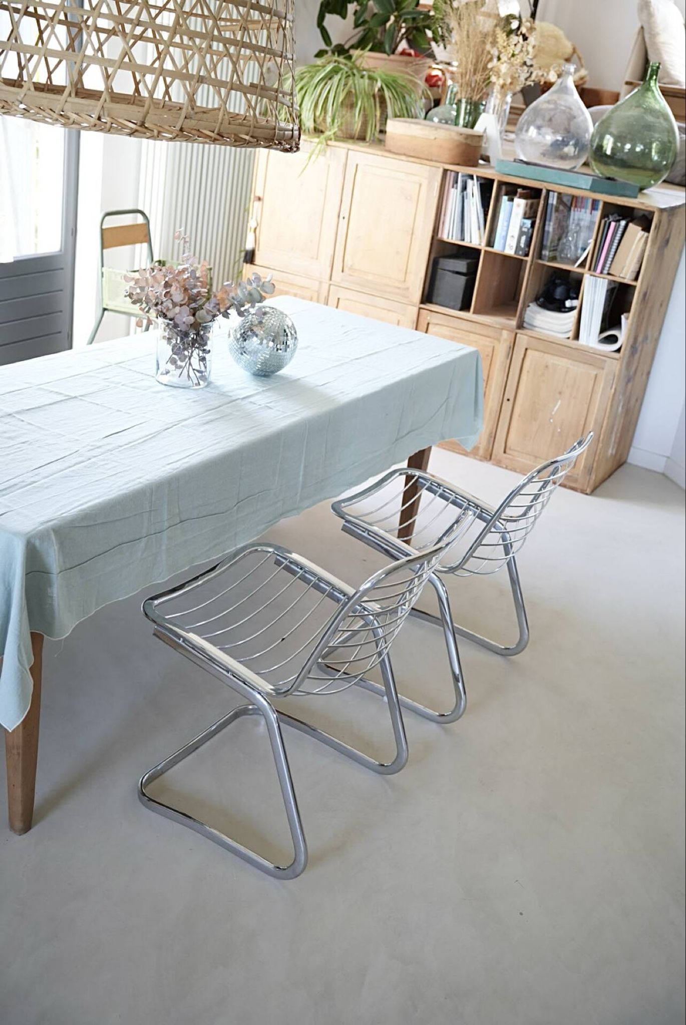 Lot of 2 chrome metal chairs by Gastone Rinaldi.