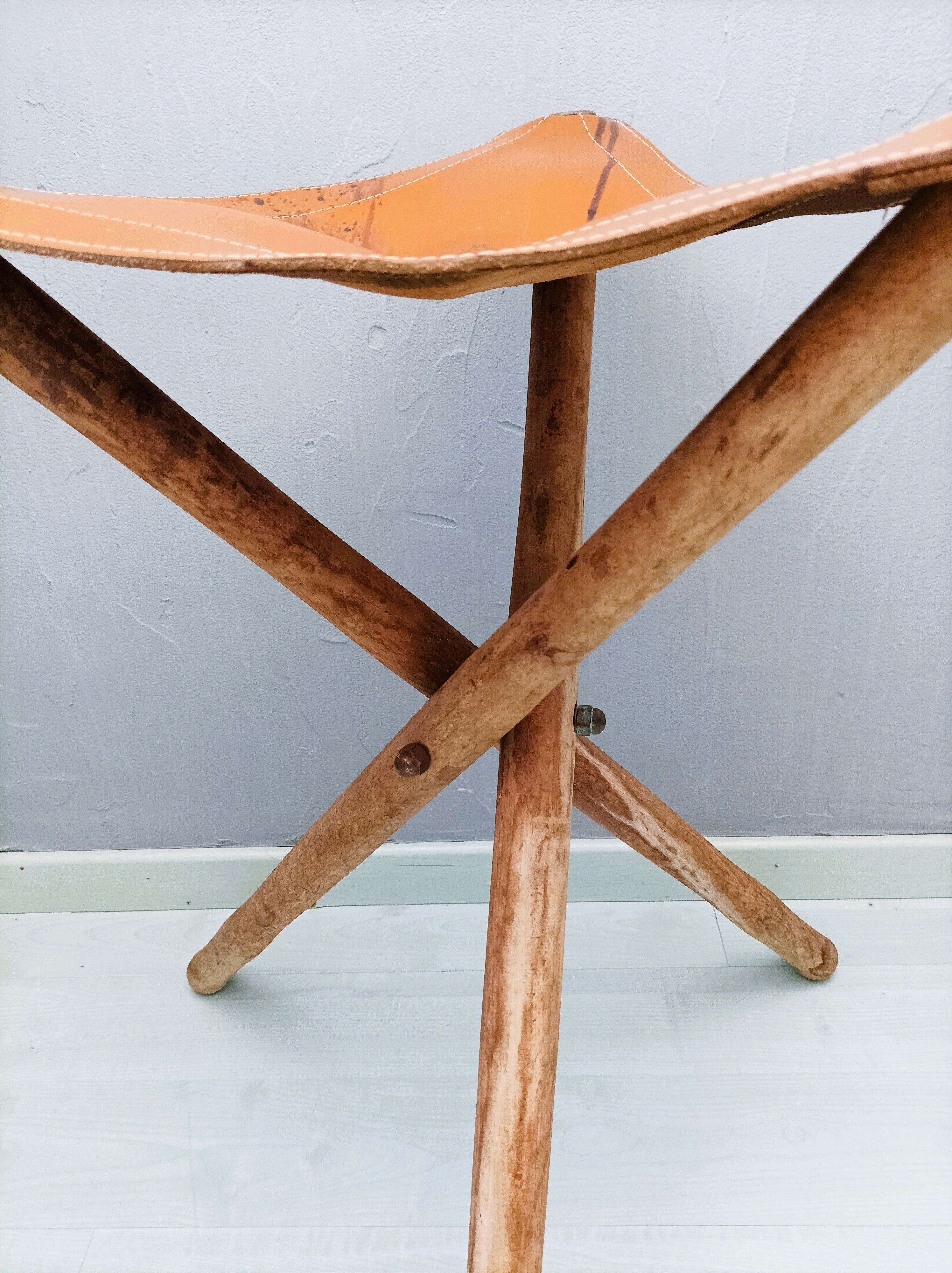 Foldable tripod stool