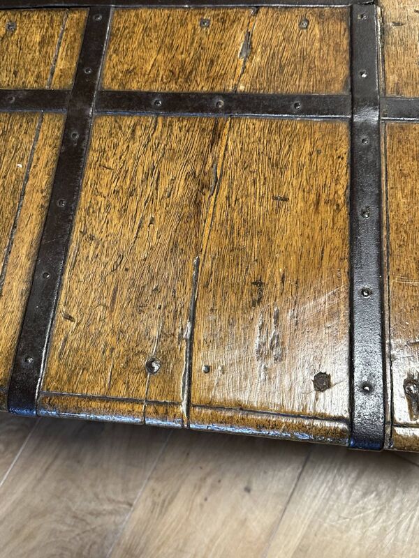 coffre en teck ancien patiné / table basse