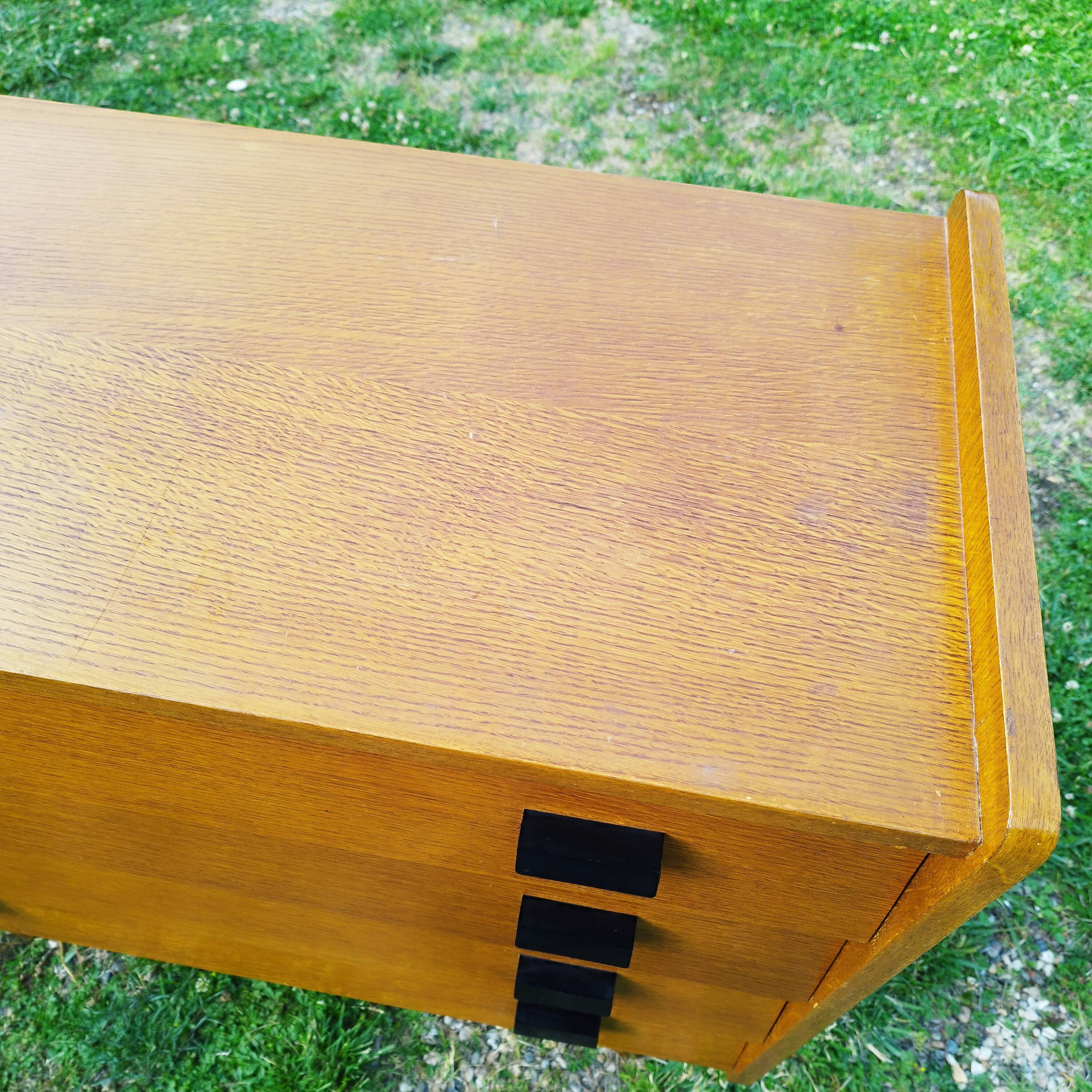 Vintage chest of drawers