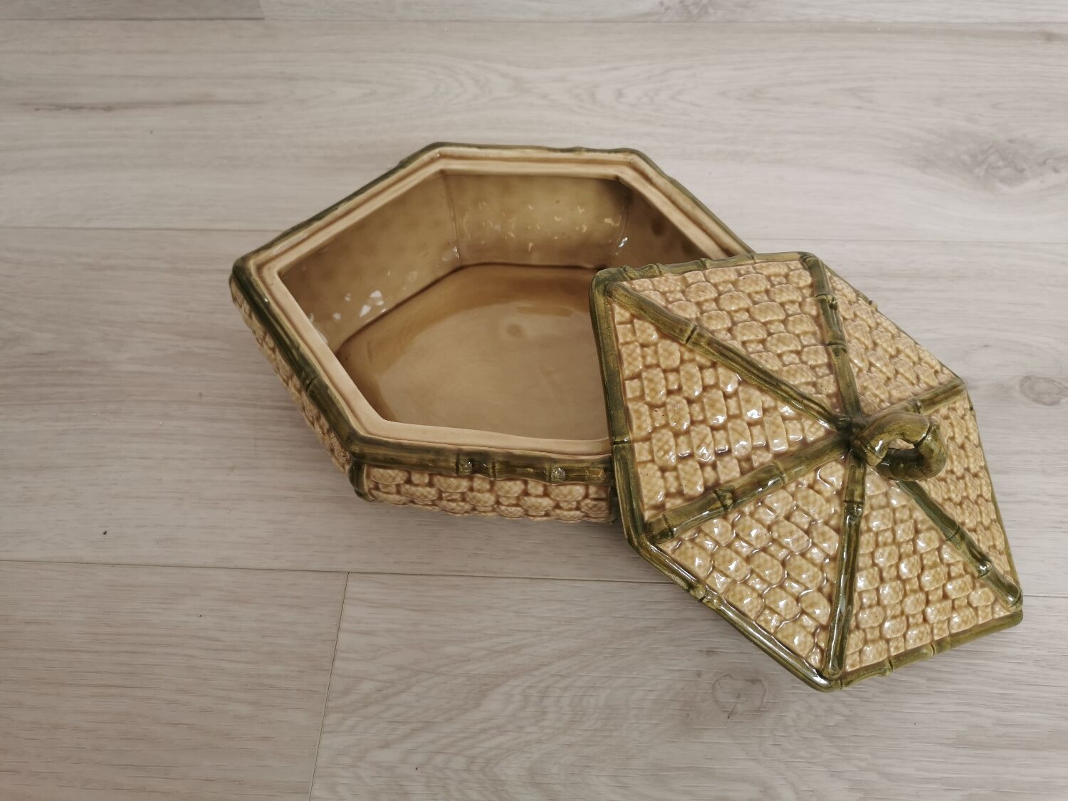 Vintage ceramic jewelry box