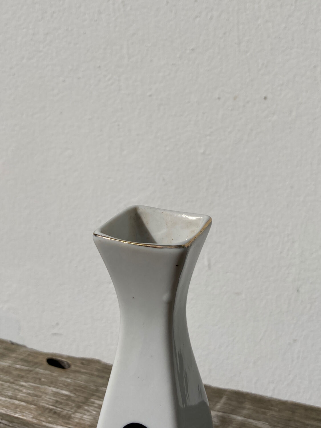 Petit vase blanc pierrot