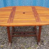 Stretchable garden dining table in solid teak