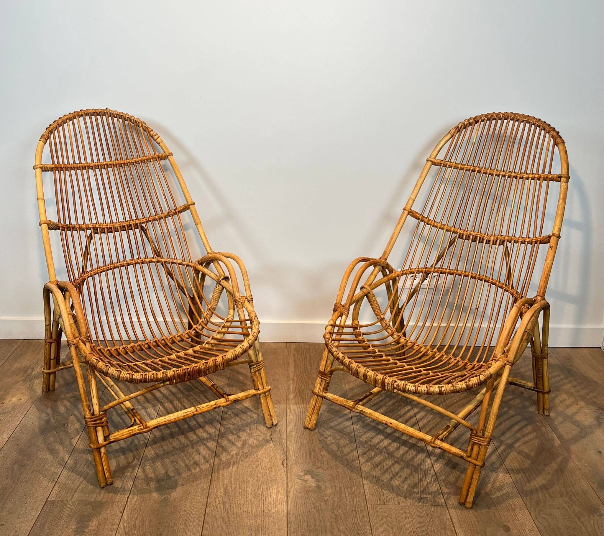 Paire de fauteuils design en rotin