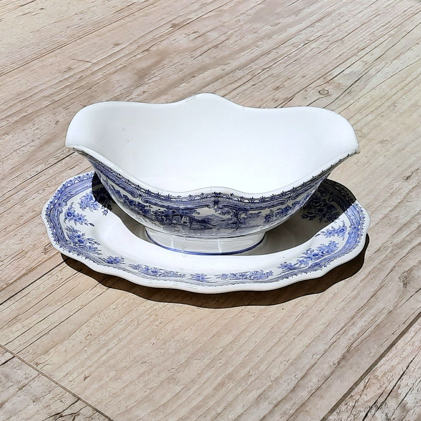 Lunéville - English Cottage - Presentation plate, Cup, Tray, Earthenware Saucière