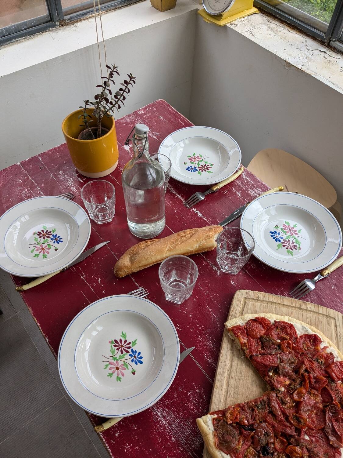 Set of 12 VF Paris soup plates