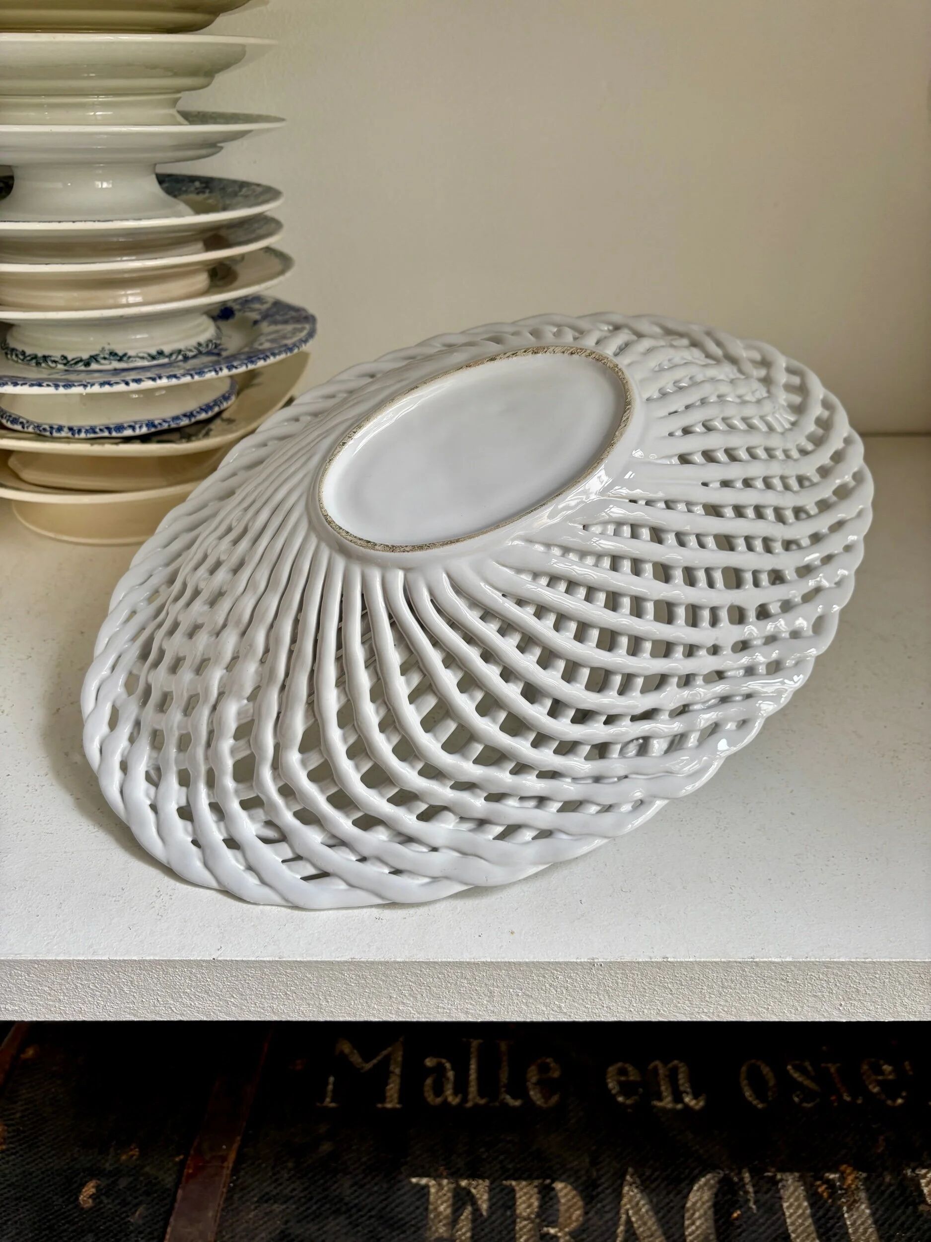 Oval basket in white glazed earthenware