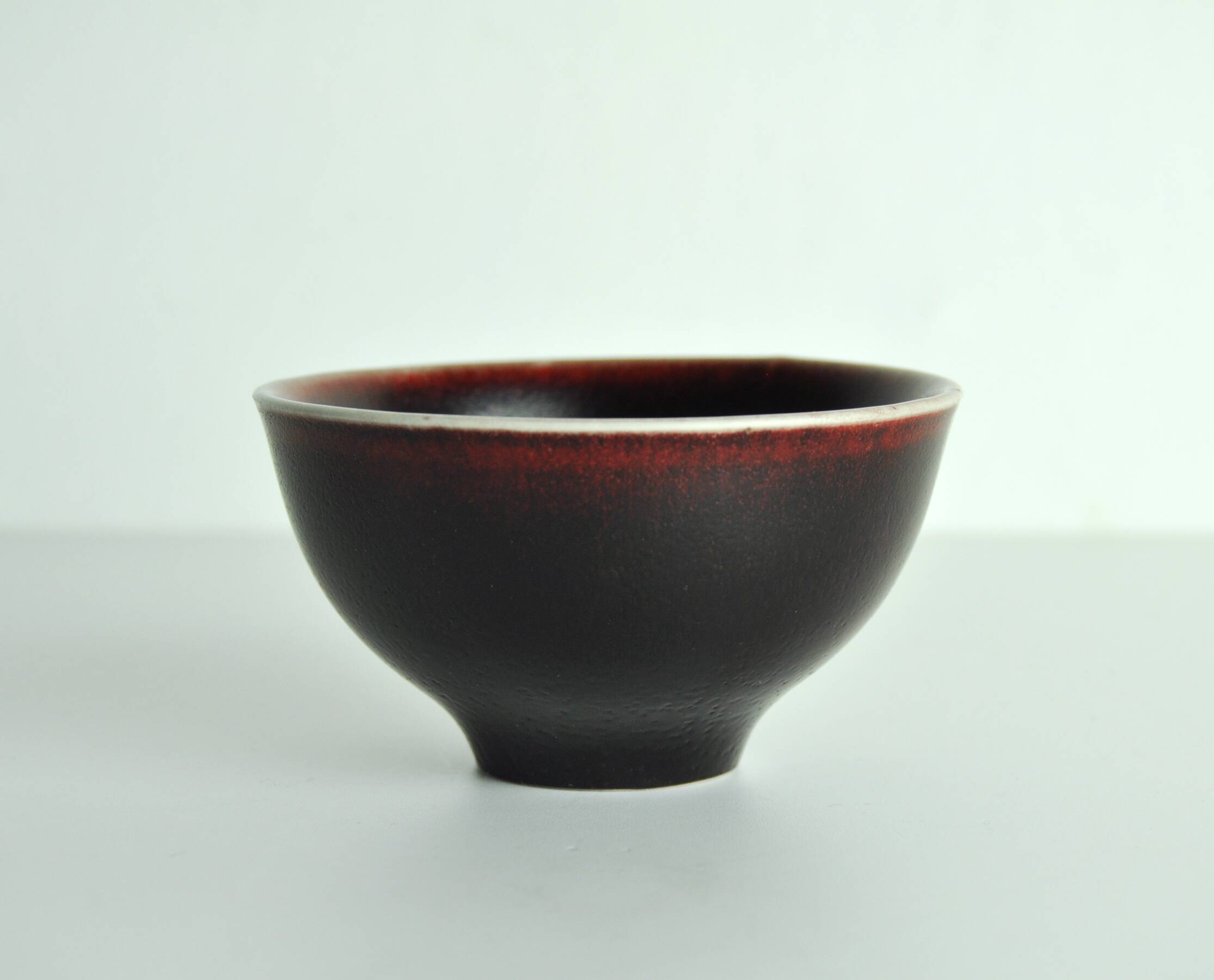 Bowl with oxblood glaze by Gerd Bøgelund for Royal Copenhagen, Denmark