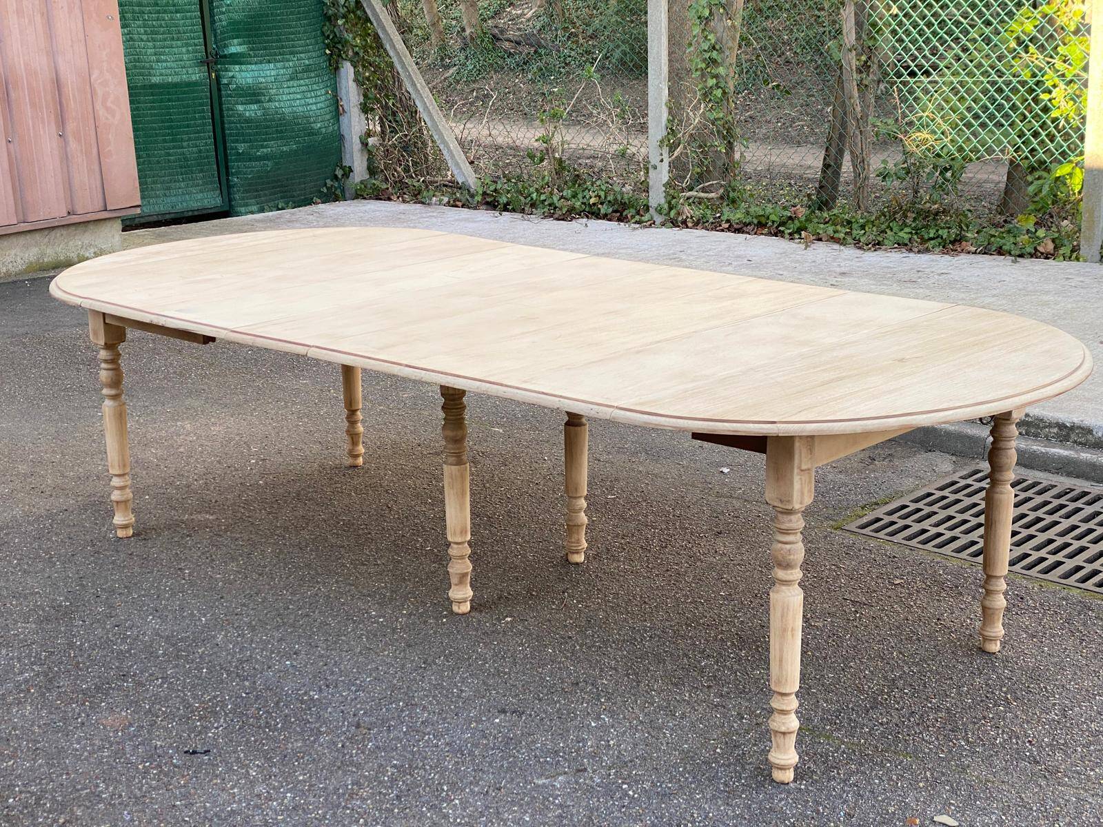 Renovated round extendable dining table with flaps, 6 extensions, 300cm.