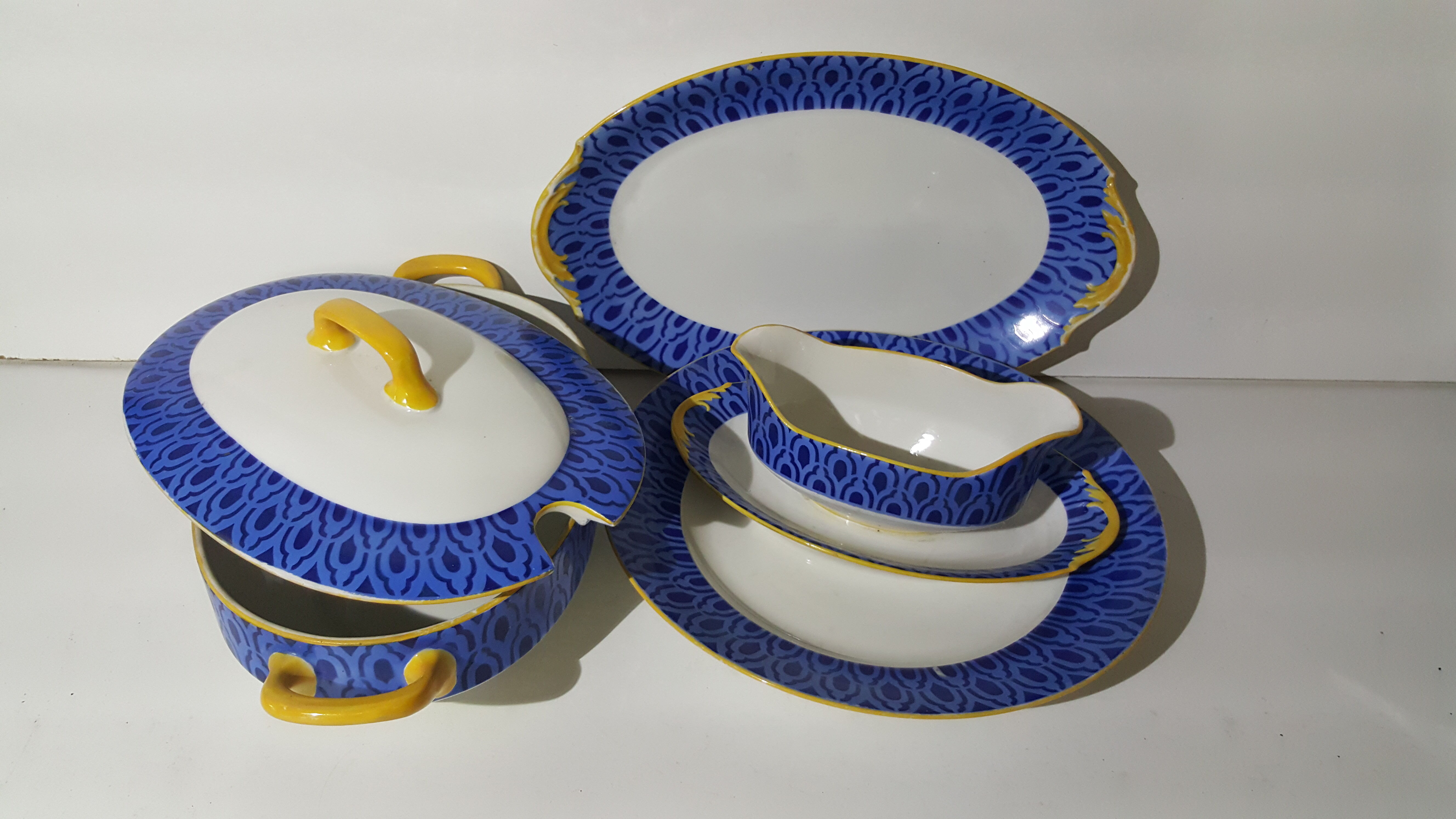 Set of dishes in porcelain from Limoges 1910