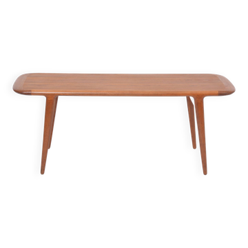 Table basse danoise du milieu du siècle en bois de teck