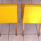 Paire de chaises jaunes skaï jaune années 60
