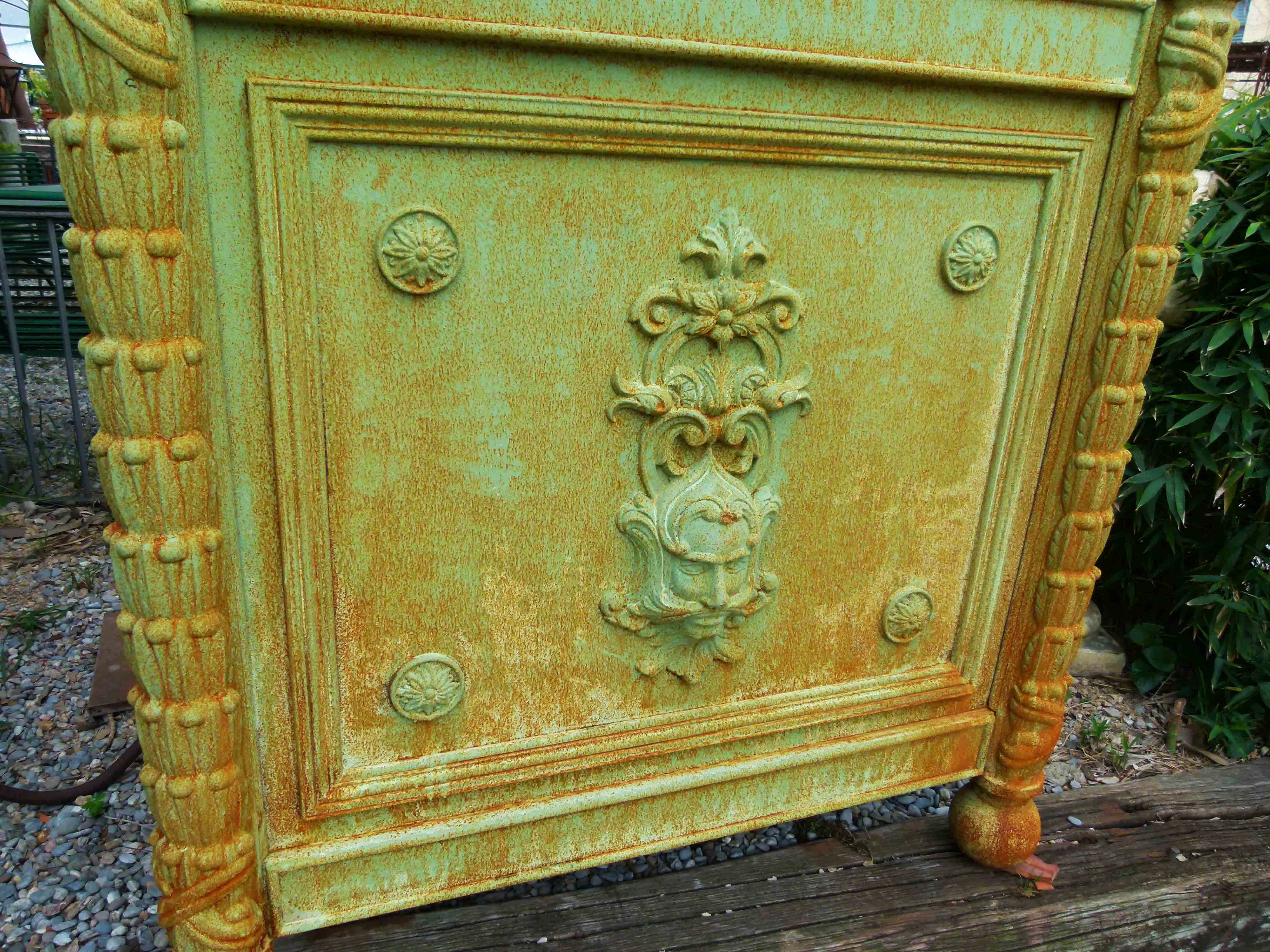 Cast iron gardener