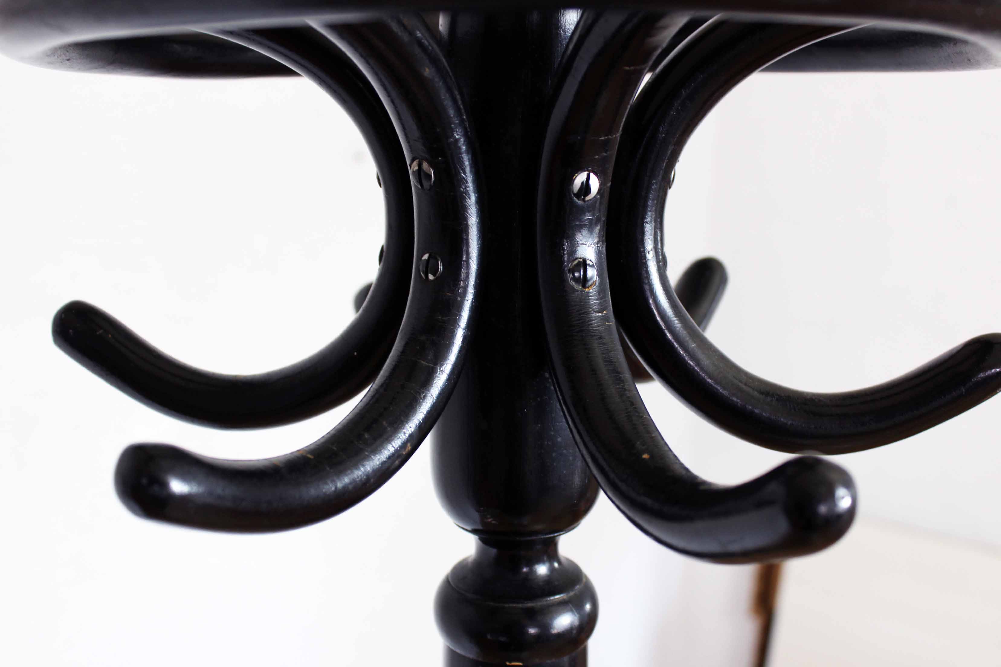 ZMG solid wood coatrack