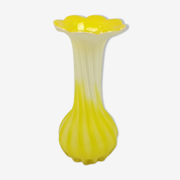 Vase en verre épais jaune et blanc