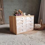 Joli meuble de rangement