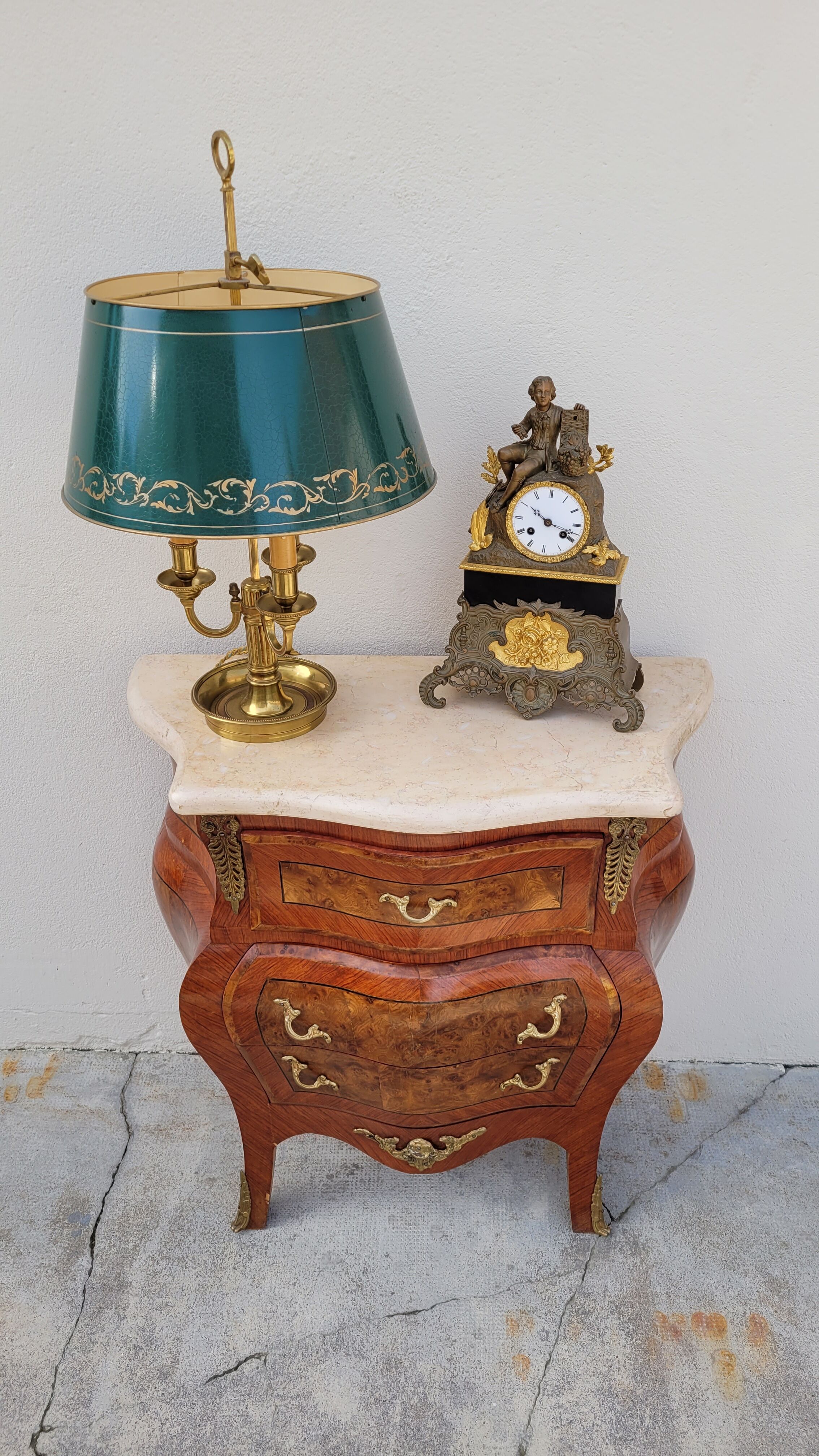 Louis XV style curved chest of drawers in marquetry