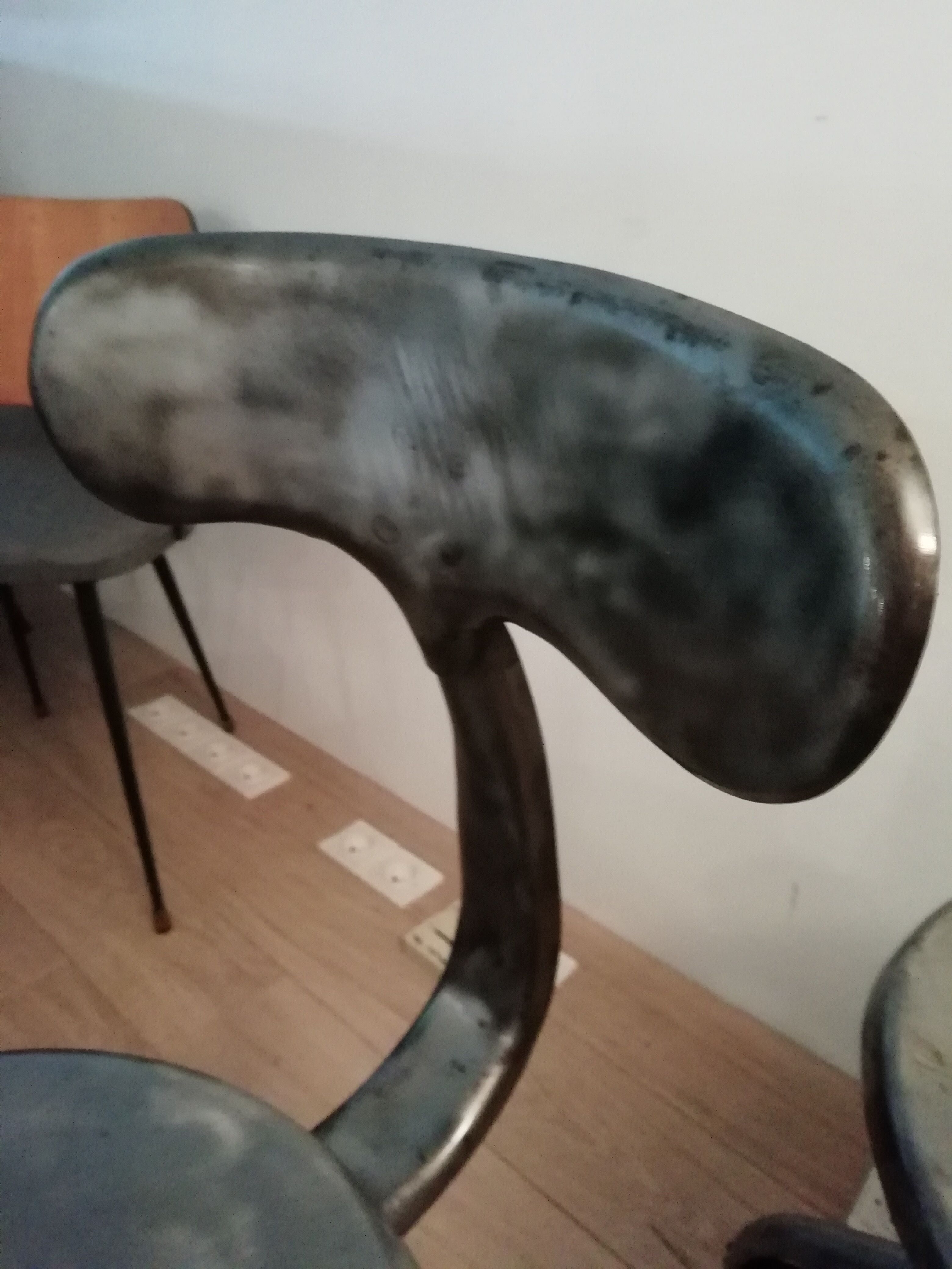 Paire de chaises Nicolle "queue de baleine"